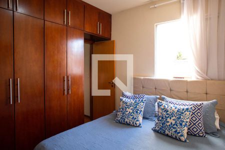 Quarto de apartamento à venda com 2 quartos, 70m² em Ana Lúcia, Belo Horizonte