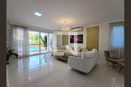 Sala de casa de condomínio à venda com 5 quartos, 600m² em Barra da Tijuca, Rio de Janeiro