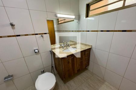 Banheiro da Suíte de casa de condomínio para alugar com 3 quartos, 300m² em Condomínio Vista Alegre, Ribeirão Preto