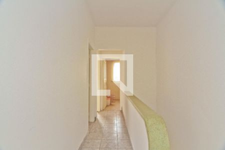 Corredor de casa para alugar com 2 quartos, 100m² em Vila Ester (zona Norte), São Paulo