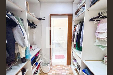 Closet da suíte 1 de casa para alugar com 2 quartos, 150m² em Vila Califórnia(zona Sul), São Paulo