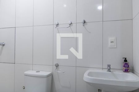 Banheiro de kitnet/studio para alugar com 1 quarto, 20m² em Bonfim, Belo Horizonte