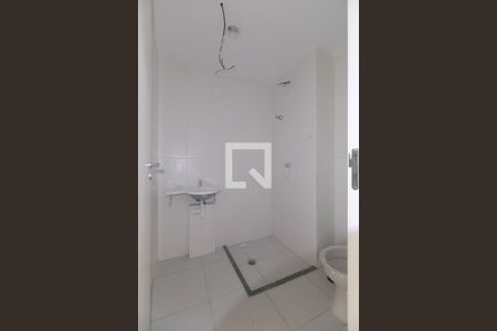 Banheiro de kitnet/studio para alugar com 1 quarto, 26m² em Conjunto Residencial José Bonifácio, São Paulo