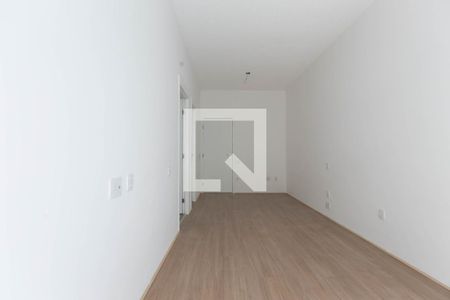 Sala / Quarto de kitnet/studio para alugar com 1 quarto, 26m² em Conjunto Residencial José Bonifácio, São Paulo