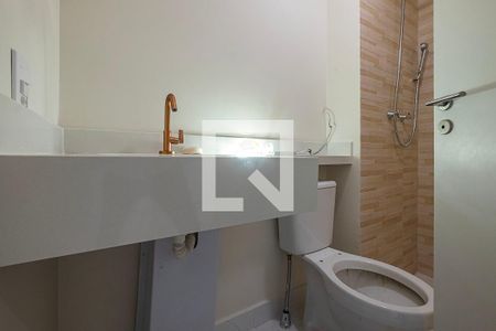 Banheiro de kitnet/studio para alugar com 1 quarto, 24m² em Sumarezinho, São Paulo