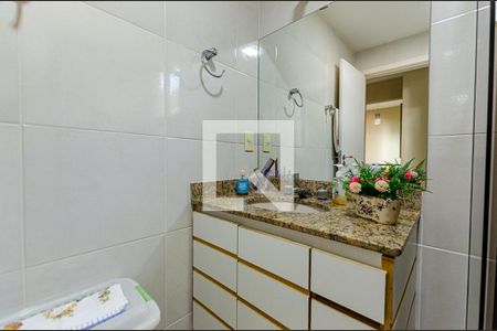 Casa de condomínio à venda com 370m², 5 quartos e 3 vagas Casa de condomínio à venda com 370m², 5 quartos e 3 vagasQuarto 2