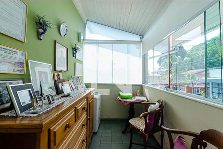 Casa de condomínio à venda com 370m², 5 quartos e 3 vagas Casa de condomínio à venda com 370m², 5 quartos e 3 vagasQuarto 3