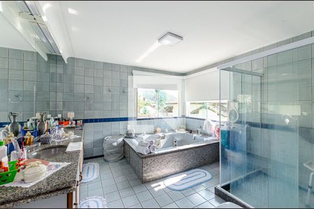 Casa de condomínio à venda com 370m², 5 quartos e 3 vagas Casa de condomínio à venda com 370m², 5 quartos e 3 vagasQuarto 3