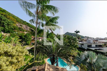 Casa de condomínio à venda com 370m², 5 quartos e 3 vagas Casa de condomínio à venda com 370m², 5 quartos e 3 vagasQuarto 2