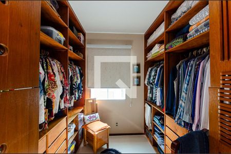 Casa de condomínio à venda com 370m², 5 quartos e 3 vagas Casa de condomínio à venda com 370m², 5 quartos e 3 vagasQuarto 3