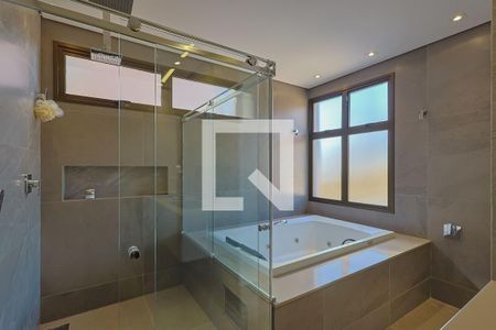 Casa de condomínio à venda com 430m², 4 quartos e 4 vagas Casa de condomínio à venda com 430m², 4 quartos e 4 vagasBanheiro da Suíte