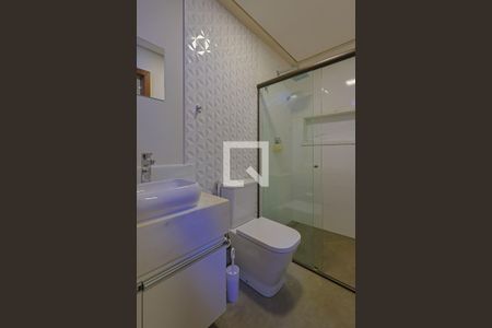 Casa de condomínio à venda com 430m², 4 quartos e 4 vagas Casa de condomínio à venda com 430m², 4 quartos e 4 vagasBanheiro da Suíte 2