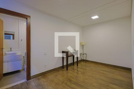 Casa de condomínio à venda com 430m², 4 quartos e 4 vagas Casa de condomínio à venda com 430m², 4 quartos e 4 vagasSuíte 2