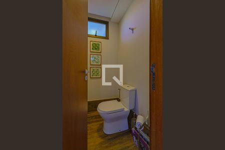 Casa de condomínio à venda com 430m², 4 quartos e 4 vagas Casa de condomínio à venda com 430m², 4 quartos e 4 vagasLavabo