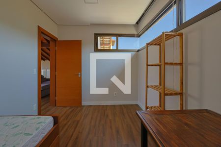 Casa de condomínio à venda com 430m², 4 quartos e 4 vagas Casa de condomínio à venda com 430m², 4 quartos e 4 vagasQuarto 4