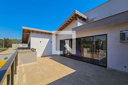 Casa de condomínio à venda com 430m², 4 quartos e 4 vagas Casa de condomínio à venda com 430m², 4 quartos e 4 vagasVaranda