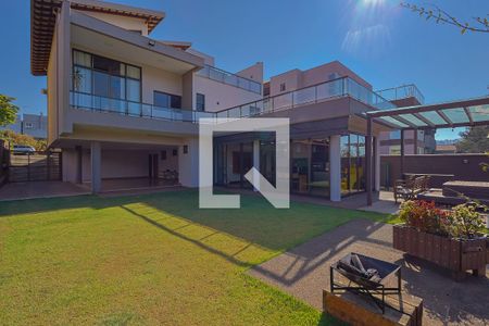 Casa de condomínio à venda com 430m², 4 quartos e 4 vagas Casa de condomínio à venda com 430m², 4 quartos e 4 vagasJardim