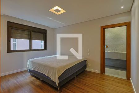 Casa de condomínio à venda com 430m², 4 quartos e 4 vagas Casa de condomínio à venda com 430m², 4 quartos e 4 vagasSuíte