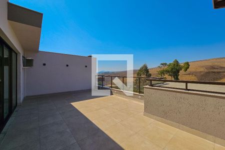 Casa de condomínio à venda com 430m², 4 quartos e 4 vagas Casa de condomínio à venda com 430m², 4 quartos e 4 vagasVaranda