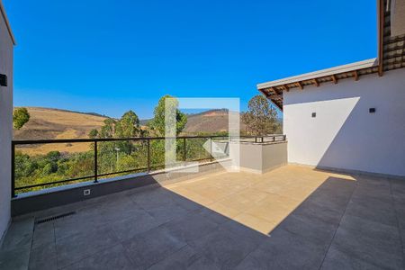 Casa de condomínio à venda com 430m², 4 quartos e 4 vagas Casa de condomínio à venda com 430m², 4 quartos e 4 vagasVaranda