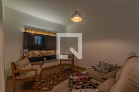 Sala de TV de casa à venda com 4 quartos, 245m² em Dona Clara, Belo Horizonte