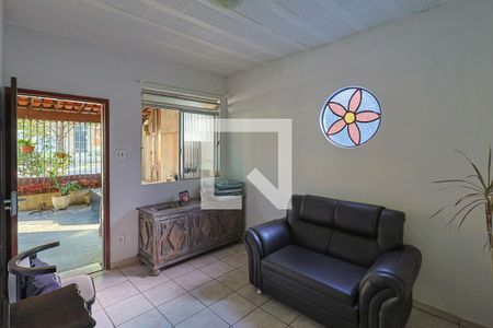 Sala de casa à venda com 3 quartos, 400m² em Concórdia, Belo Horizonte