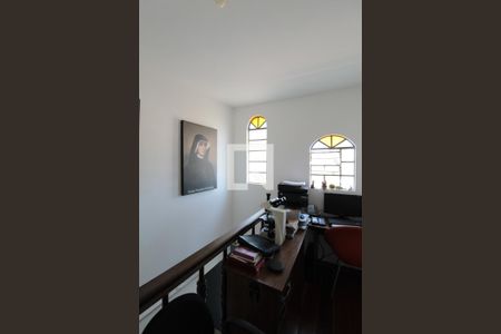 Hall dos Quartos de casa à venda com 3 quartos, 200m² em Serrano, Belo Horizonte