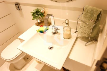 Lavabo de apartamento à venda com 4 quartos, 210m² em Vila Suzana, São Paulo