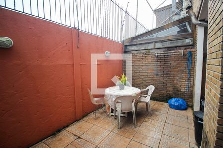 Casa de condomínio à venda com 175m², 3 quartos e 2 vagas Casa de condomínio à venda com 175m², 3 quartos e 2 vagasQuintal