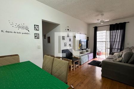 Sala de apartamento à venda com 2 quartos, 70m² em Jardim Tupanci, Barueri