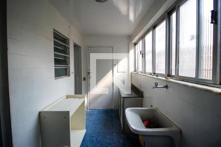 Apartamento à venda com 130m², 4 quartos e 2 vagas Apartamento à venda com 130m², 4 quartos e 2 vagasÁrea de Serviço