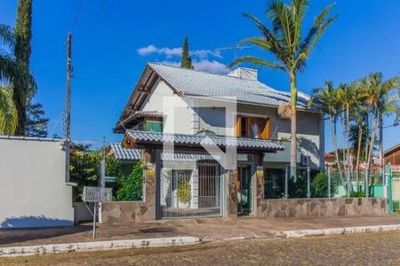 Fachada de casa à venda com 3 quartos, 500m² em Cristo Rei, São Leopoldo