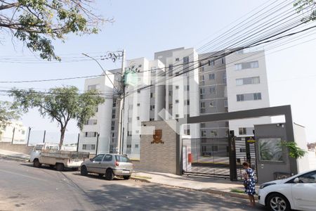 Fachada de apartamento para alugar com 2 quartos, 45m² em Cabral, Contagem