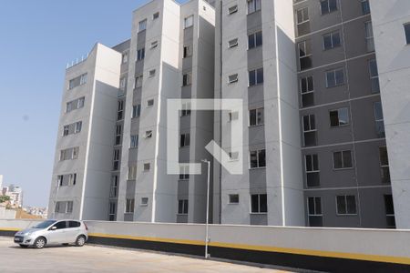 Fachada do bloco de apartamento para alugar com 2 quartos, 45m² em Cabral, Contagem