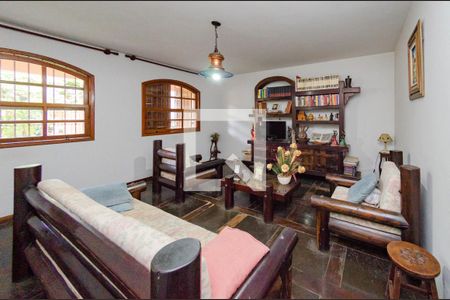 Sala de casa à venda com 4 quartos, 290m² em Caiçaras, Belo Horizonte