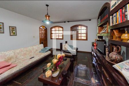 Sala de casa à venda com 4 quartos, 290m² em Caiçaras, Belo Horizonte