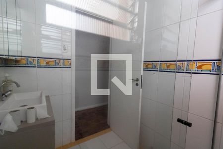 Banheiro de apartamento à venda com 3 quartos, 89m² em Santana, Porto Alegre