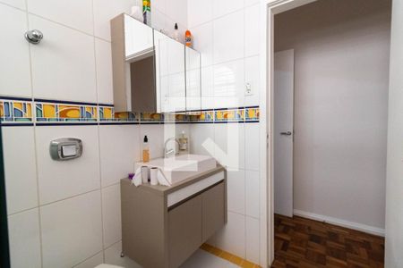 Banheiro de apartamento à venda com 3 quartos, 89m² em Santana, Porto Alegre