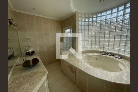 Casa de condomínio para alugar com 650m², 5 quartos e 4 vagas Casa de condomínio para alugar com 650m², 5 quartos e 4 vagasBanheiro da Suíte 1