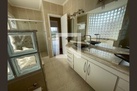 Casa de condomínio para alugar com 650m², 5 quartos e 4 vagas Casa de condomínio para alugar com 650m², 5 quartos e 4 vagasBanheiro da Suíte 1