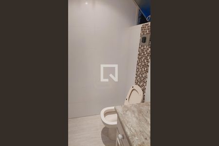 Banheiro de apartamento à venda com 1 quarto, 58m² em Ouro Branco, Novo Hamburgo