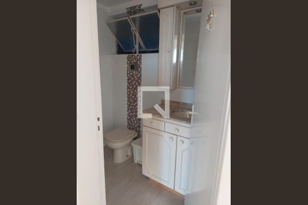 Banheiro de apartamento à venda com 1 quarto, 58m² em Ouro Branco, Novo Hamburgo