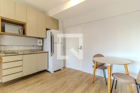 Cozinha de apartamento para alugar com 1 quarto, 43m² em Santa Ifigênia, São Paulo