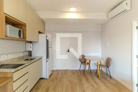 Cozinha de apartamento para alugar com 1 quarto, 43m² em Santa Ifigênia, São Paulo