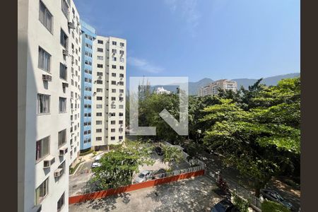 Sala - Vista de apartamento à venda com 2 quartos, 57m² em Camorim, Rio de Janeiro