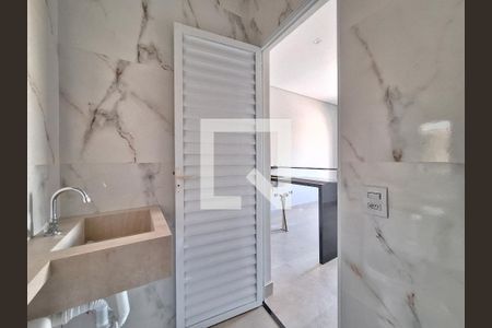 Banheiro de kitnet/studio para alugar com 1 quarto, 55m² em Vila Romana, São Paulo