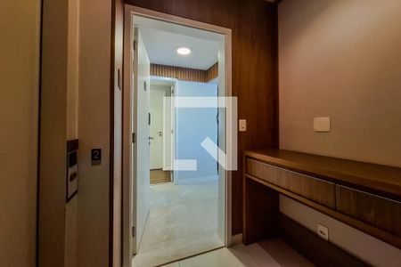 Porta de entrada de apartamento para alugar com 4 quartos, 246m² em Vila Mariana, São Paulo