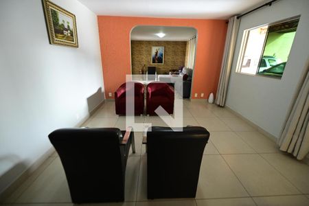 Sala de casa de condomínio para alugar com 4 quartos, 290m² em Jardim Atlântico, Goiânia