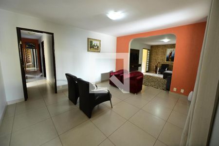 Sala de casa de condomínio para alugar com 4 quartos, 290m² em Jardim Atlântico, Goiânia