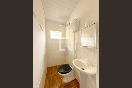 Banheiro de kitnet/studio para alugar com 1 quarto, 30m² em Ingleses do Rio Vermelho, Florianópolis